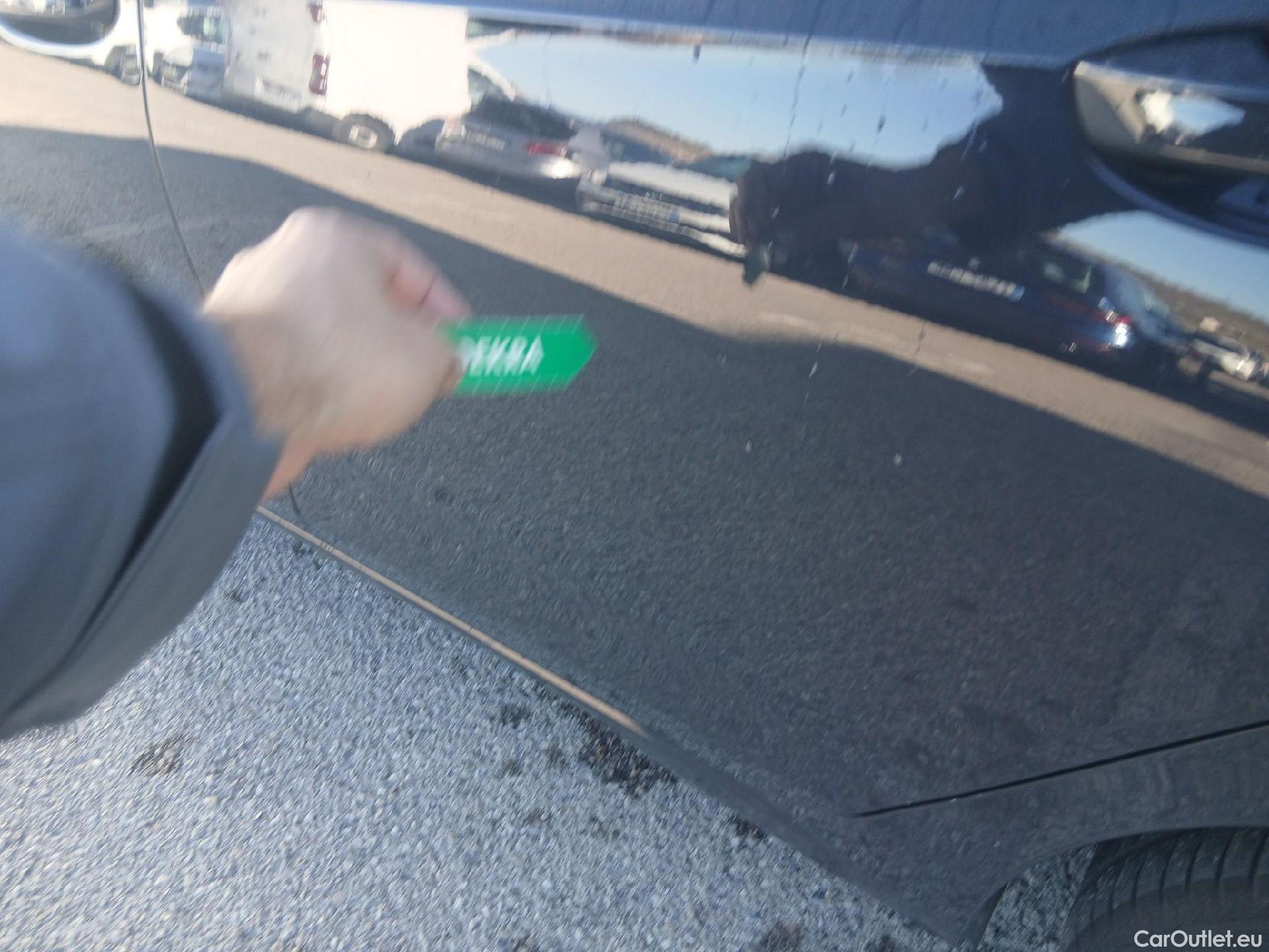  Volkswagen  Golf  VOLKSWAGEN / 2020 / 5P / berlina con portón 2.0 TDI 85kW (115CV) #9