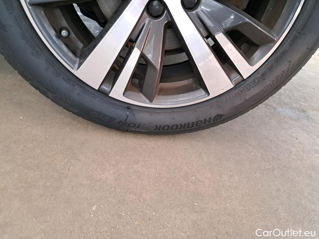  Peugeot  5008  Road Trip 1.5 HDi 130CV BVA8 7 Sieges E6d #14