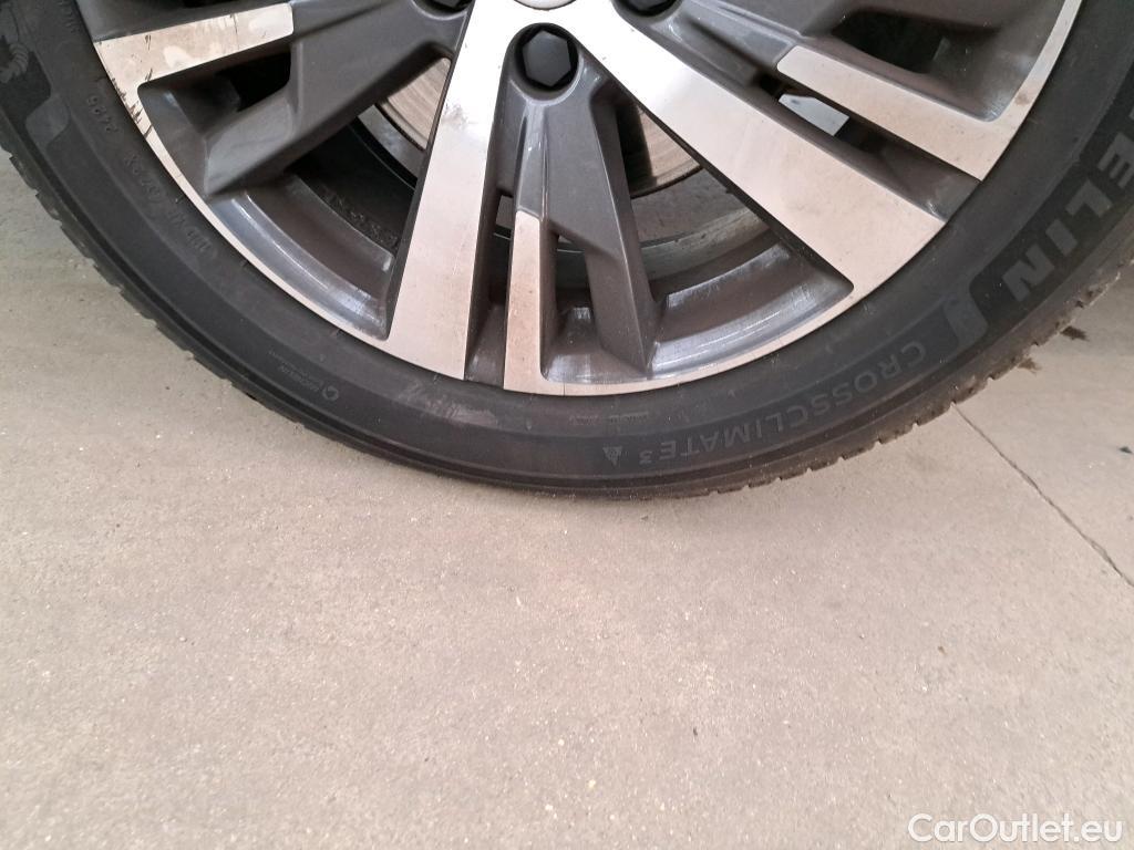  Peugeot  5008  Road Trip 1.5 HDi 130CV BVA8 7 Sieges E6d #19