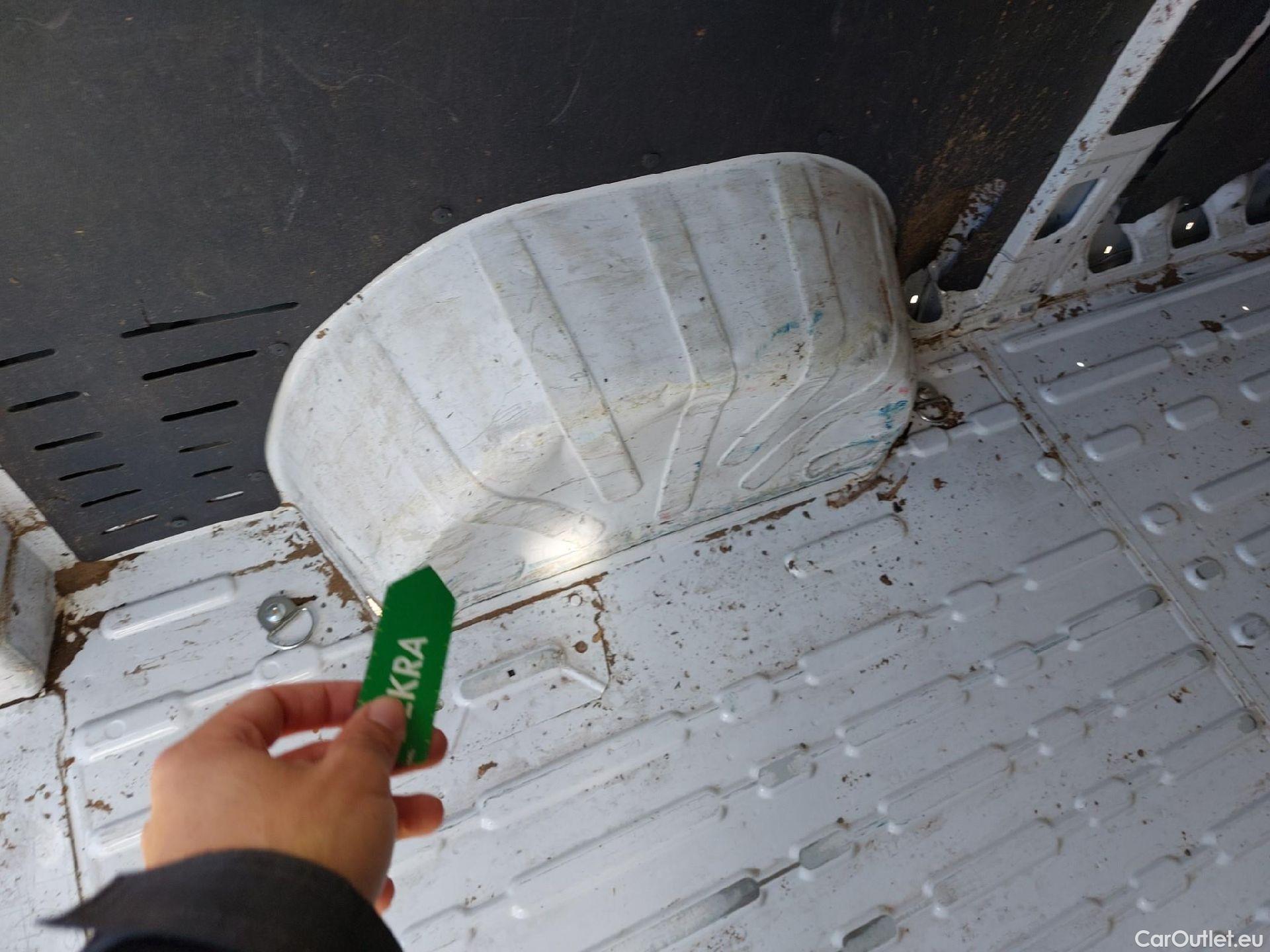  Opel  Movano OPEL  / 2021 / 4P / Furgón Base L2H2 3.5T 2.2 BHDi 88kW #59