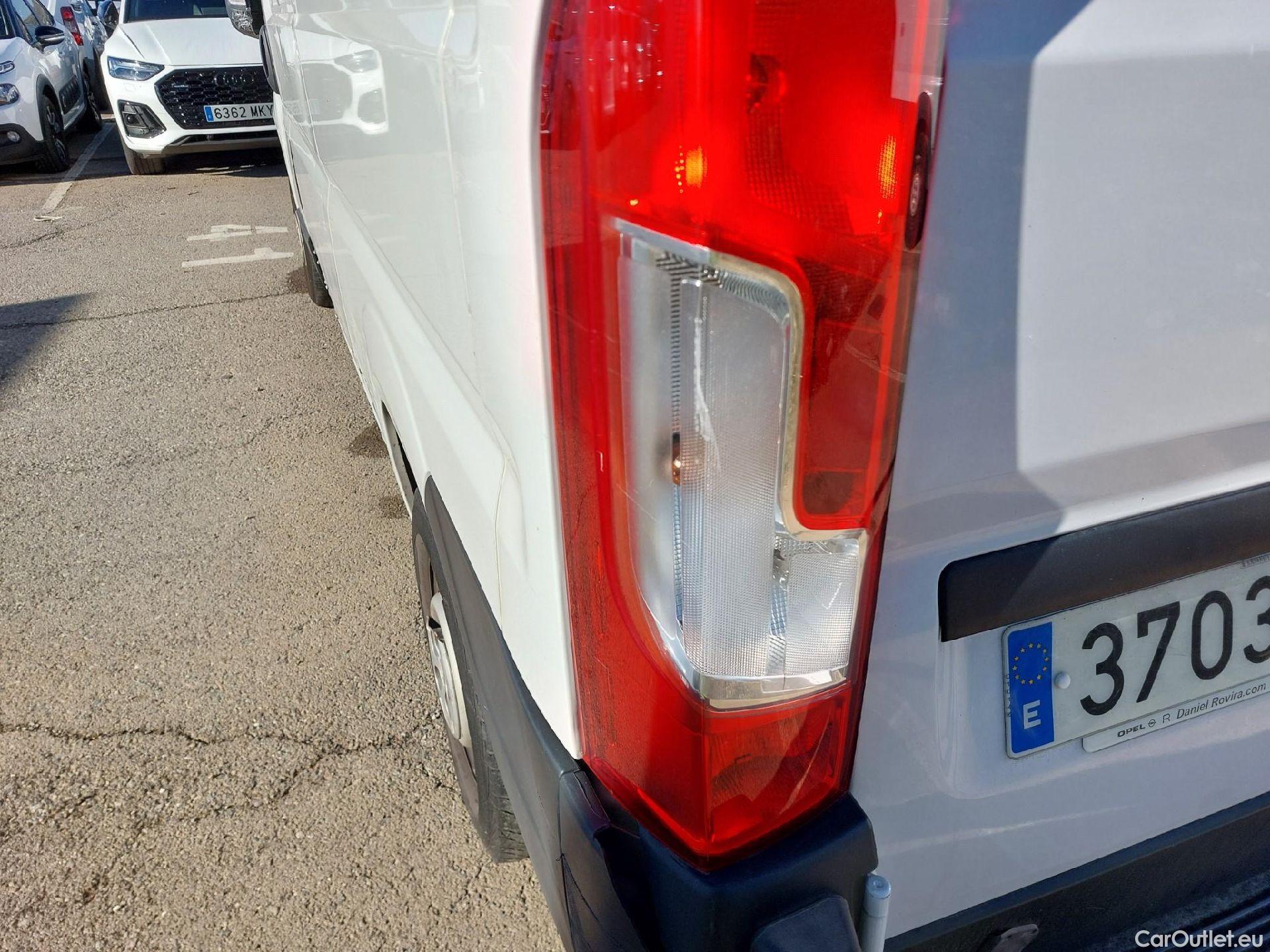  Opel  Movano OPEL  / 2021 / 4P / Furgón Base L2H2 3.5T 2.2 BHDi 88kW #21