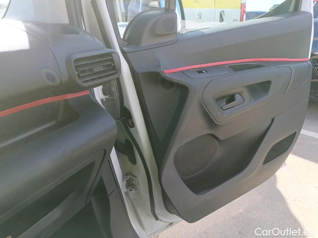  Citroen  Berlingo CITROEN  / 2018 / 4P / furgón derivado de turismo Talla M BlueHDi 100 #40