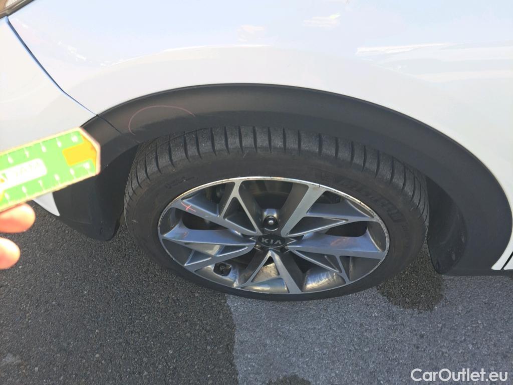  KIA  Niro KIA  / 2019 / 5P / crossover 1.6 GDi HEV 104kW (141CV) Emotion #57