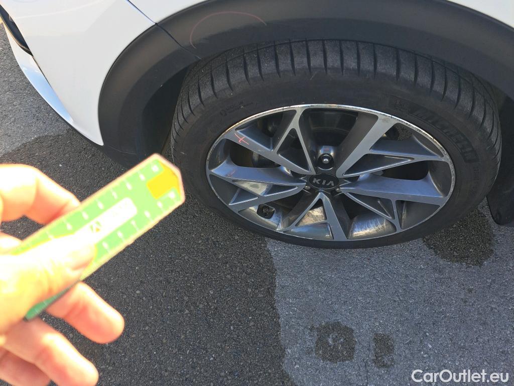  KIA  Niro KIA  / 2019 / 5P / crossover 1.6 GDi HEV 104kW (141CV) Emotion #23