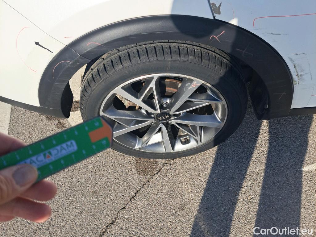  KIA  Niro KIA  / 2019 / 5P / crossover 1.6 GDi HEV 104kW (141CV) Emotion #19