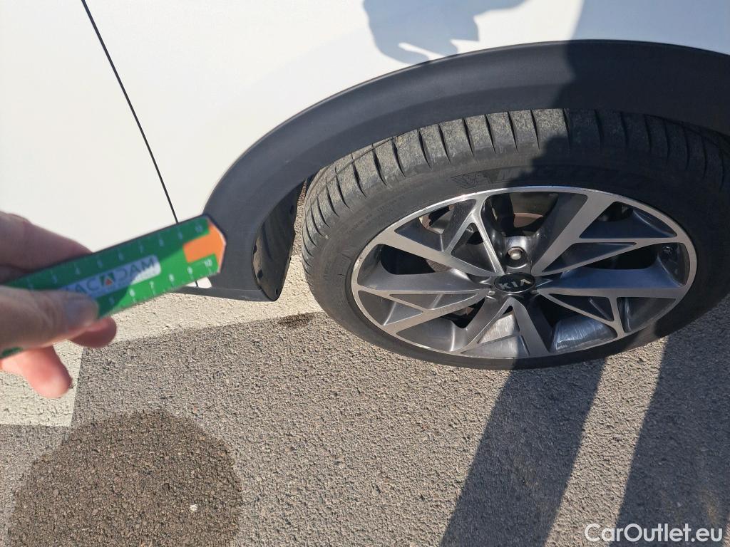  KIA  Niro KIA  / 2019 / 5P / crossover 1.6 GDi HEV 104kW (141CV) Emotion #15