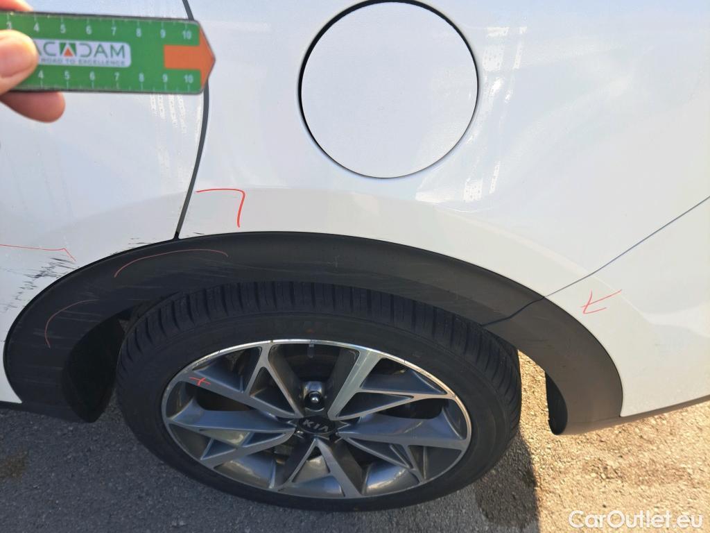  KIA  Niro KIA  / 2019 / 5P / crossover 1.6 GDi HEV 104kW (141CV) Emotion #17