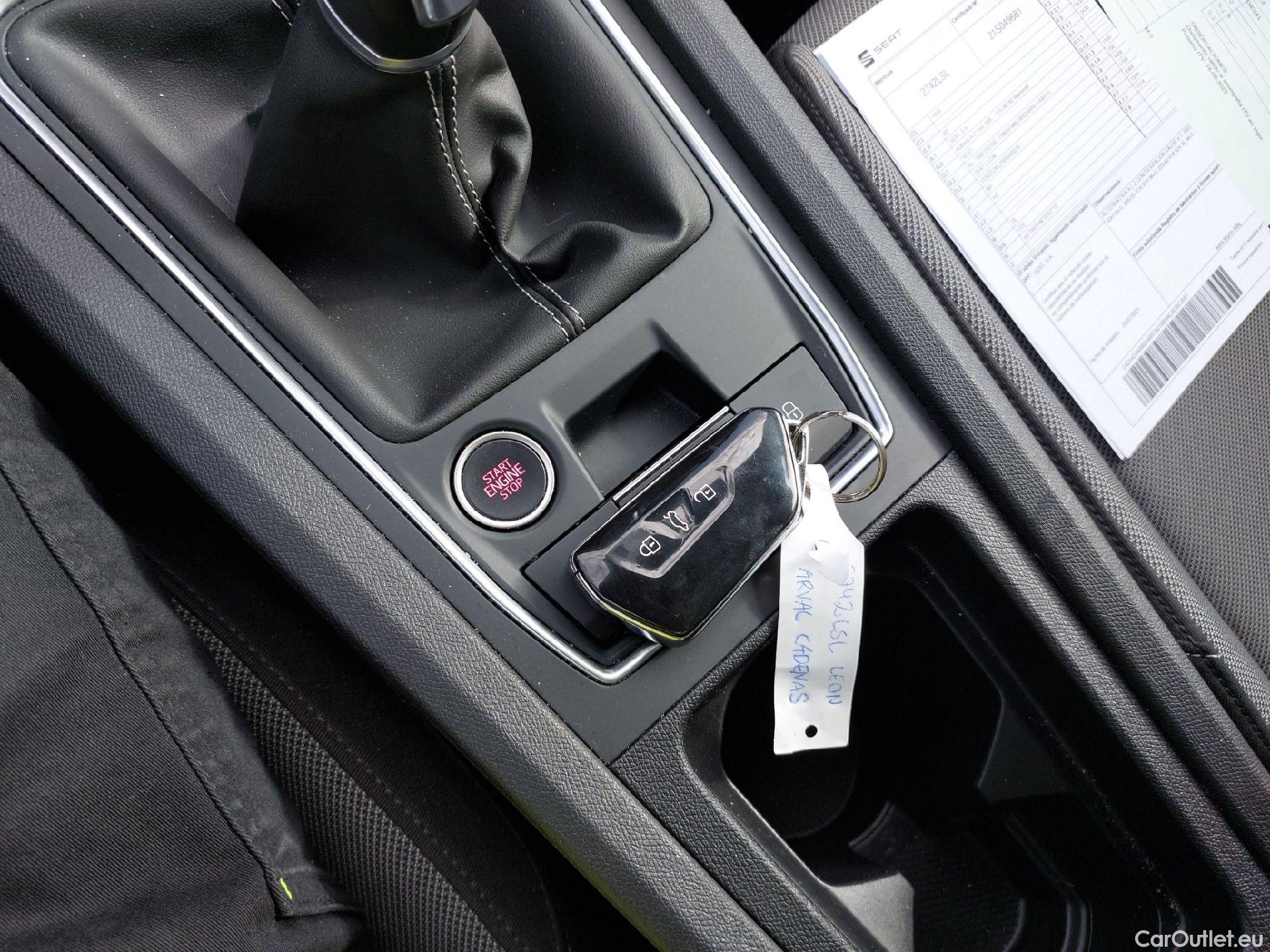  Land Rover  Discovery SEAT Nuevo León / 2020 / 5P / berlina con portón 2.0 TDI 85kW S&S Style Go (AC3) #31