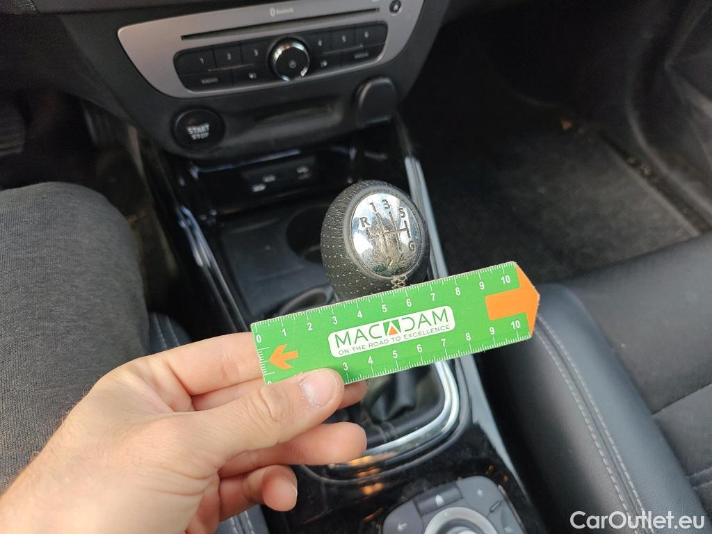  Renault  Megane RENAULT MÉGANE 5p 3G berlina con portón Bose Energy dCi 130 S&S Euro 6 #29