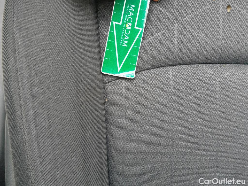  Toyota  RAV4 TOYOTA  / 2018 / 5P / todoterreno 2.5l 220H Advance 4WD #14