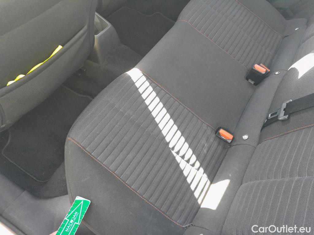  Peugeot  208 PEUGEOT  / 2019 / 5P / berlina con portón BlueHDi 73kW (100CV) Active Pack (AC) #4