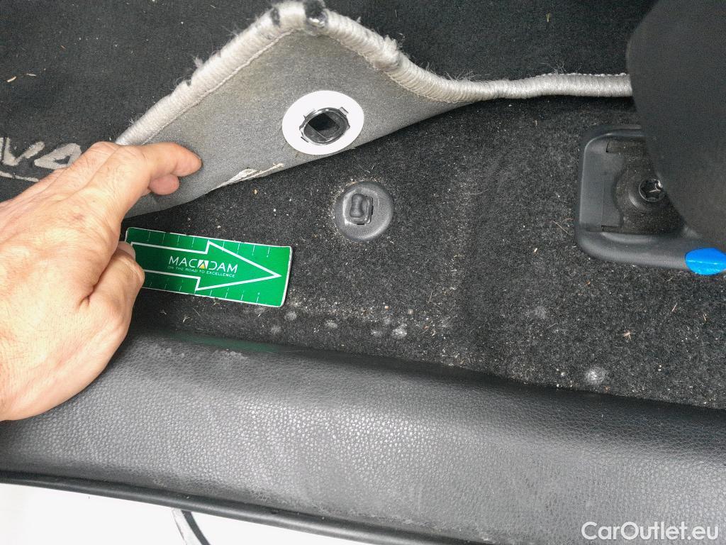  Toyota  RAV4 TOYOTA  / 2018 / 5P / todoterreno 2.5l 220H Advance 4WD #2