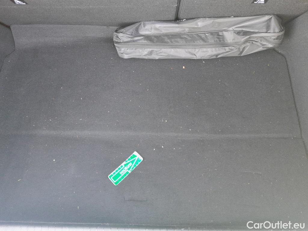  Peugeot  208 PEUGEOT  / 2019 / 5P / berlina con portón BlueHDi 73kW (100CV) Active Pack (AC) #3