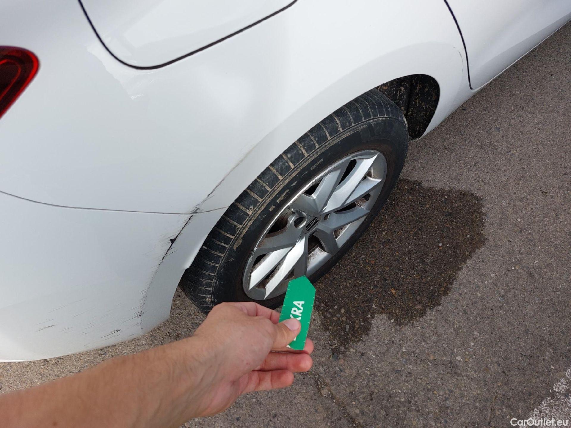  Land Rover  Discovery SEAT Nuevo León / 2020 / 5P / berlina con portón 2.0 TDI 85kW S&S Style Go (AC3) #24