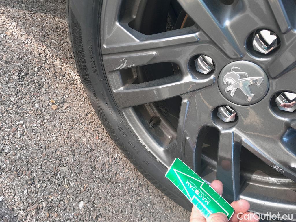  Peugeot  208 PEUGEOT  / 2019 / 5P / berlina con portón BlueHDi 73kW (100CV) Active Pack (AC) #5