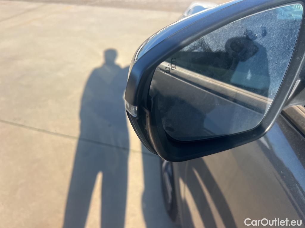  Peugeot  3008  Allure Pack 1.5 HDi 130CV AT8 E6d #23