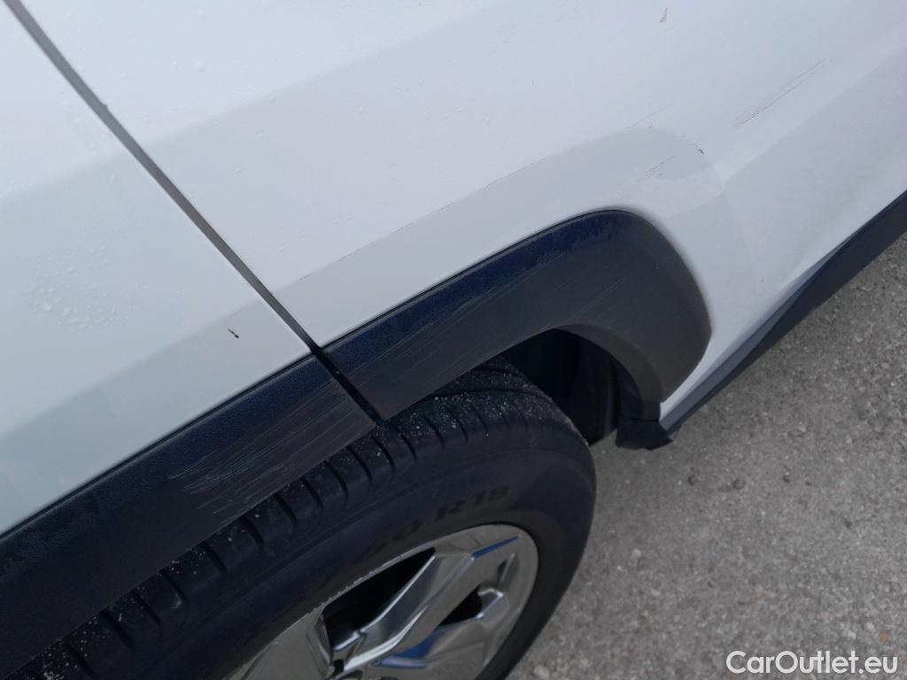  Toyota  RAV4 TOYOTA  / 2018 / 5P / todoterreno 2.5l 220H Advance 4WD #37