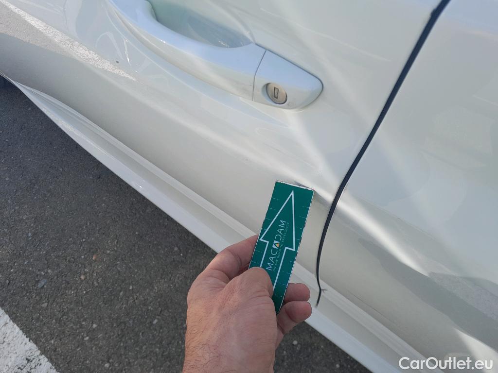  Peugeot  208 PEUGEOT  / 2019 / 5P / berlina con portón BlueHDi 73kW (100CV) Active Pack (AC) #2