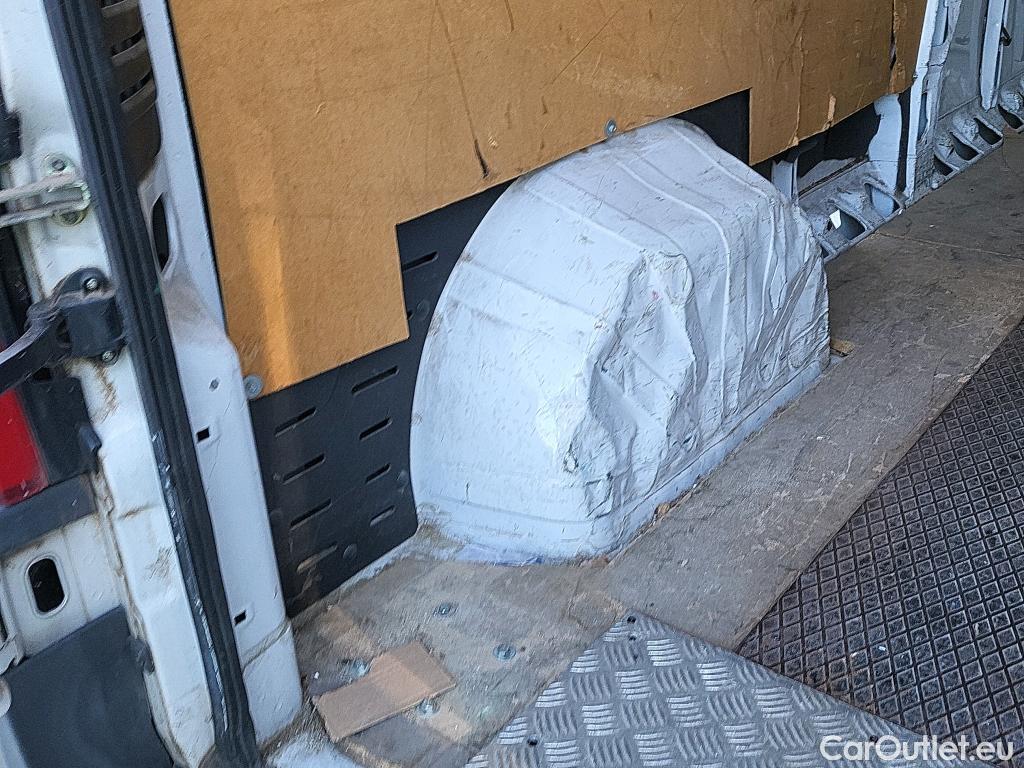  Fiat  Ducato FIAT  / 2014 / 4P / furgón 35 2.3 Multijet Furgón Largo Alto 96kW #19