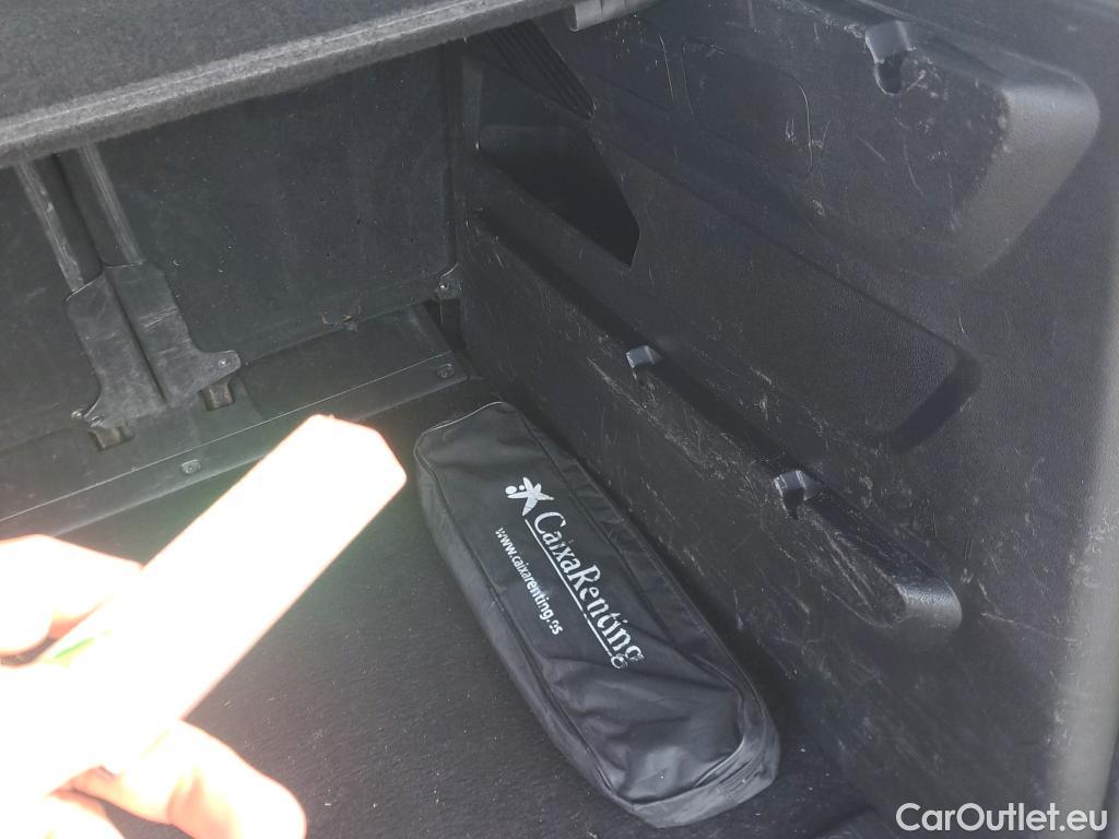  Citroen  Berlingo CITROEN  / 2018 / 5P / combi Talla M BlueHDi 100 S&S FEEL PACK (IND) #49