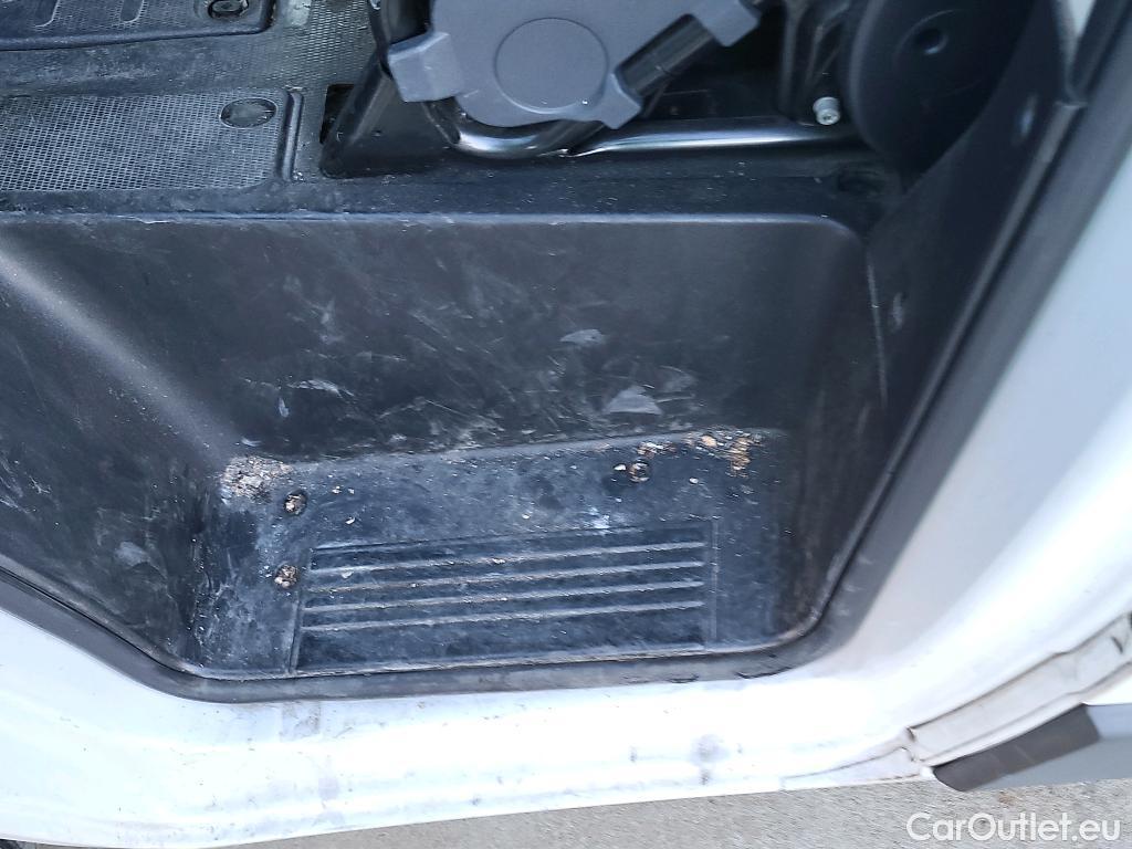  Fiat  Ducato FIAT  / 2014 / 4P / furgón 35 2.3 Multijet Furgón Largo Alto 96kW #34