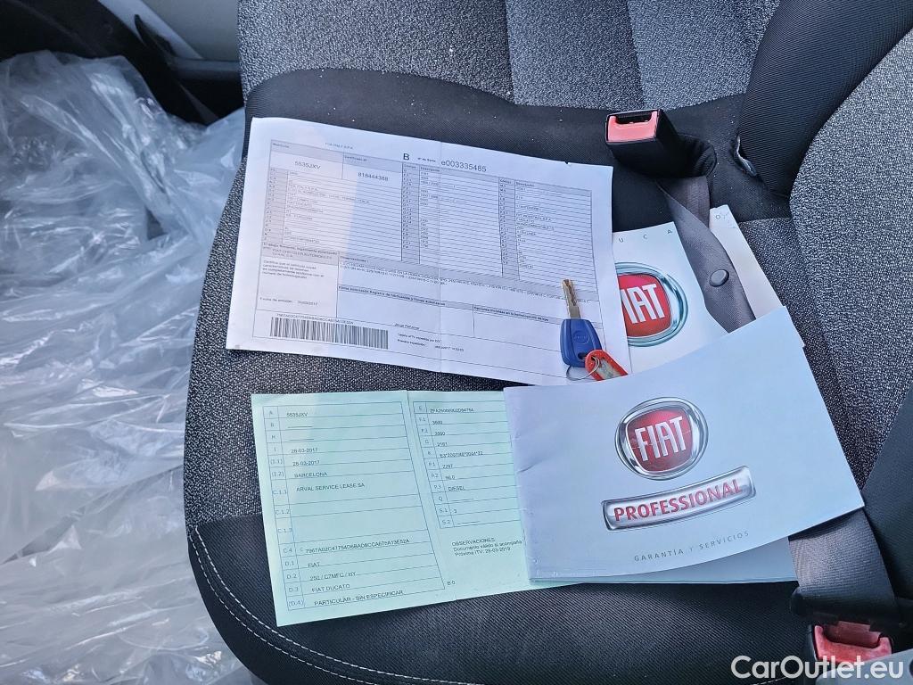  Fiat  Ducato FIAT  / 2014 / 4P / furgón 35 2.3 Multijet Furgón Largo Alto 96kW #18