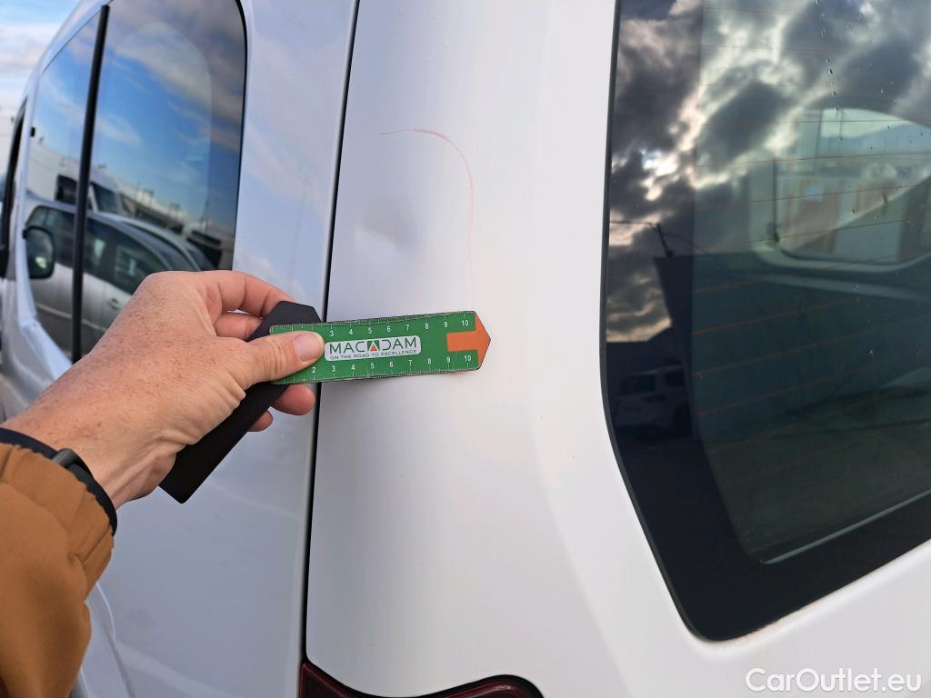  Citroen  Berlingo CITROEN  / 2018 / 4P / combi Talla M BlueHDi 100 S&S LIVE (AC) #6