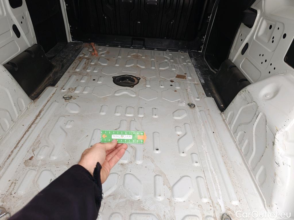  Fiat  Doblo FIAT Doblò Cargo/2015/4P/furgón derivado de turismo Cargo Maxi SX 1.6 Mjet 78kW (105CV) #6