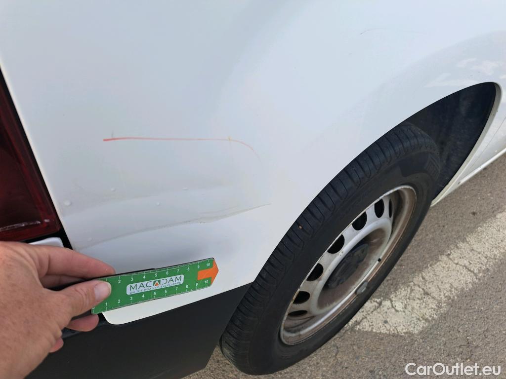  Citroen  Berlingo CITROEN  / 2018 / 4P / combi Talla M BlueHDi 100 S&S LIVE (AC) #4