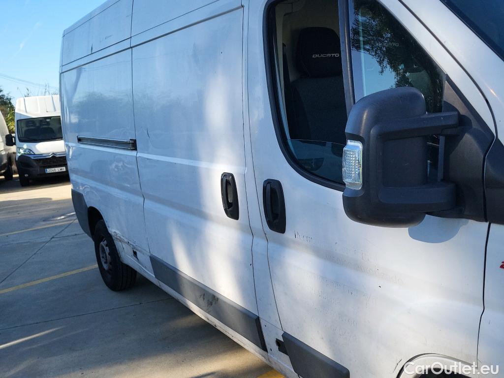  Fiat  Ducato FIAT  / 2014 / 4P / furgón 35 2.3 Multijet Furgón Largo Alto 96kW #44
