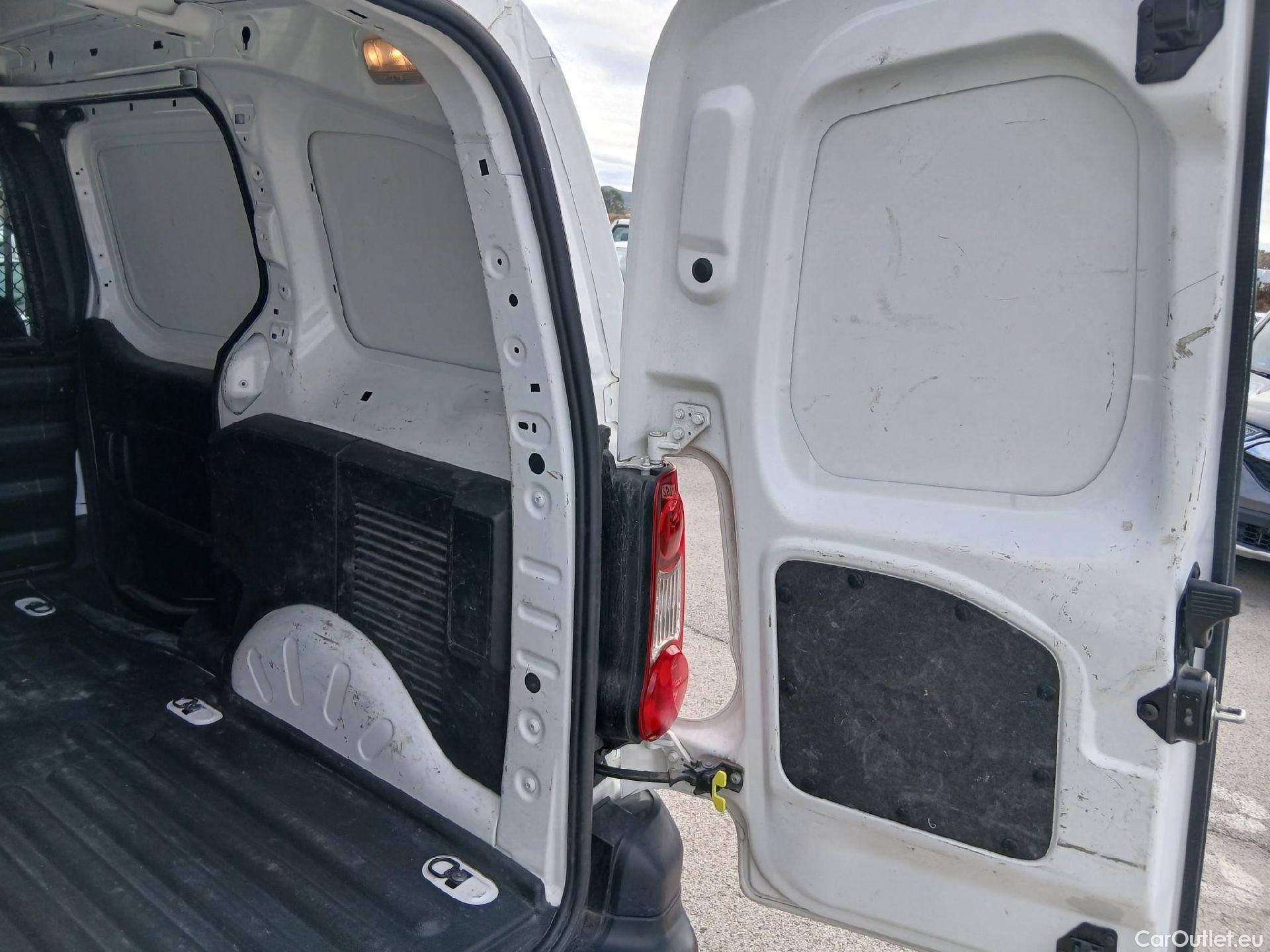  Citroen  Berlingo CITROEN  / 2015 / 3P / furgón derivado de turismo BlueHDi 74KW (100CV) #5