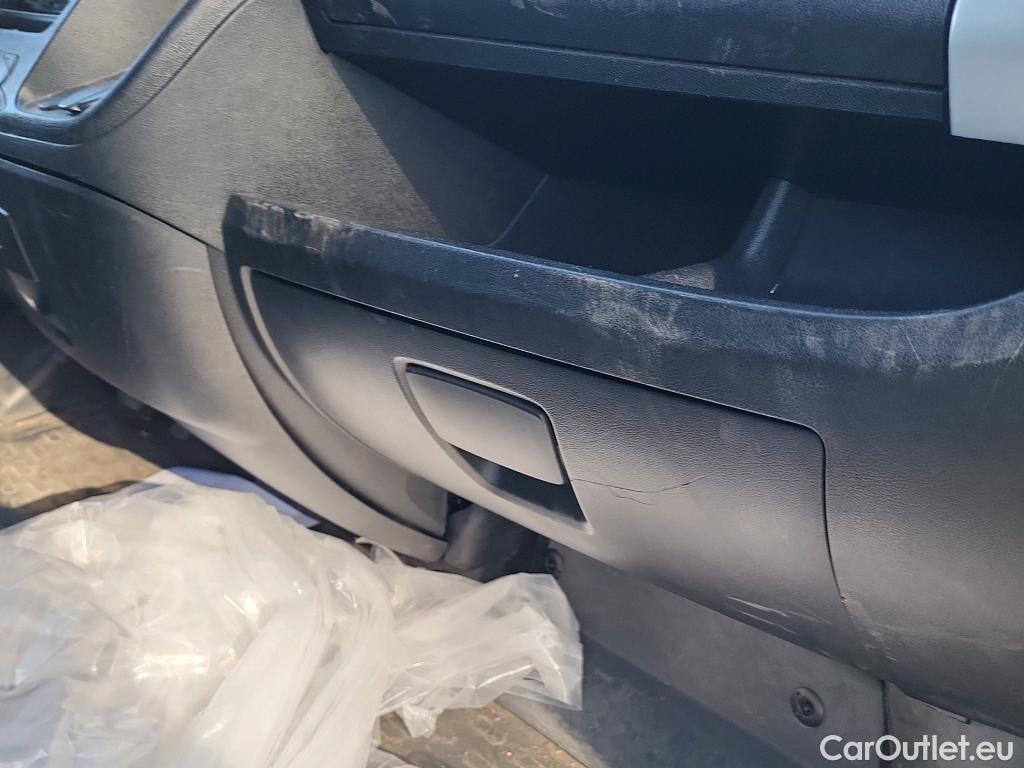  Fiat  Ducato FIAT  / 2014 / 4P / furgón 35 2.3 Multijet Furgón Largo Alto 96kW #69