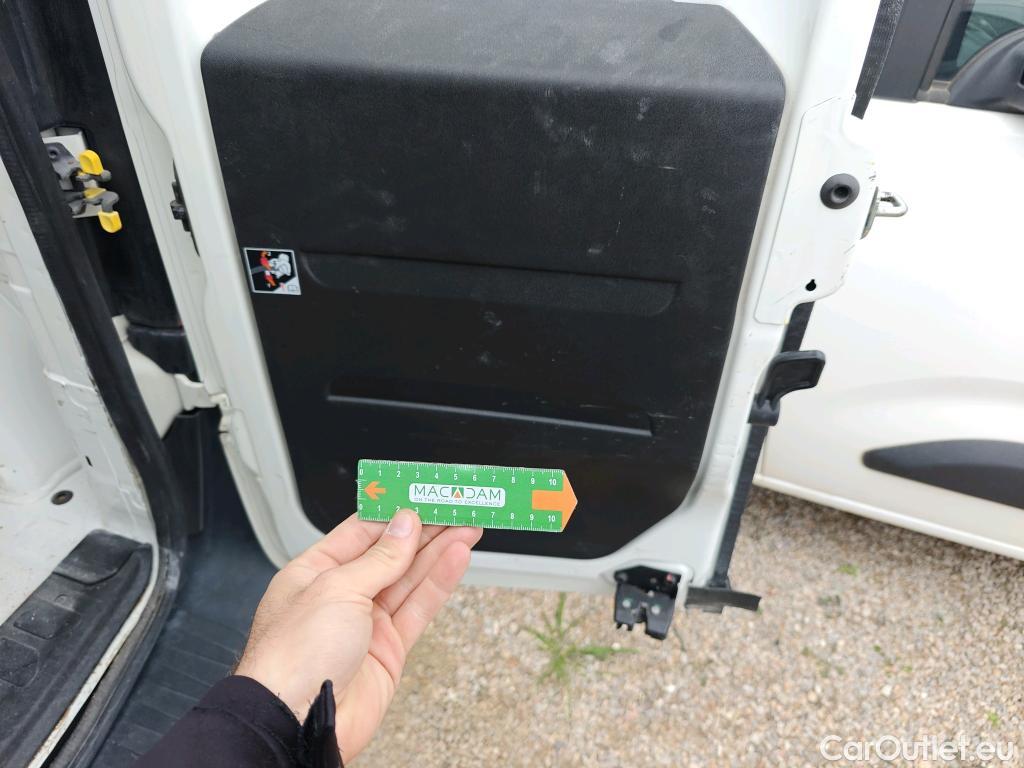  Fiat  Doblo FIAT Doblò Cargo/2015/4P/furgón derivado de turismo Cargo Maxi SX 1.6 Mjet 78kW (105CV) #17