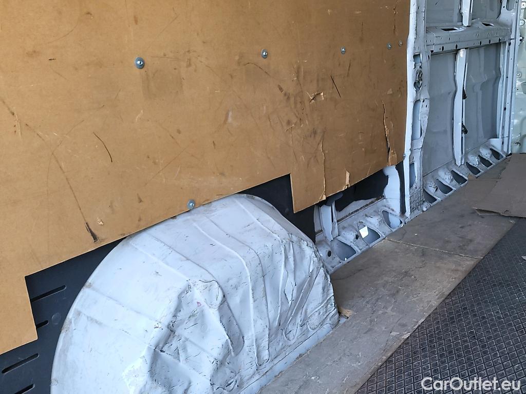  Fiat  Ducato FIAT  / 2014 / 4P / furgón 35 2.3 Multijet Furgón Largo Alto 96kW #53