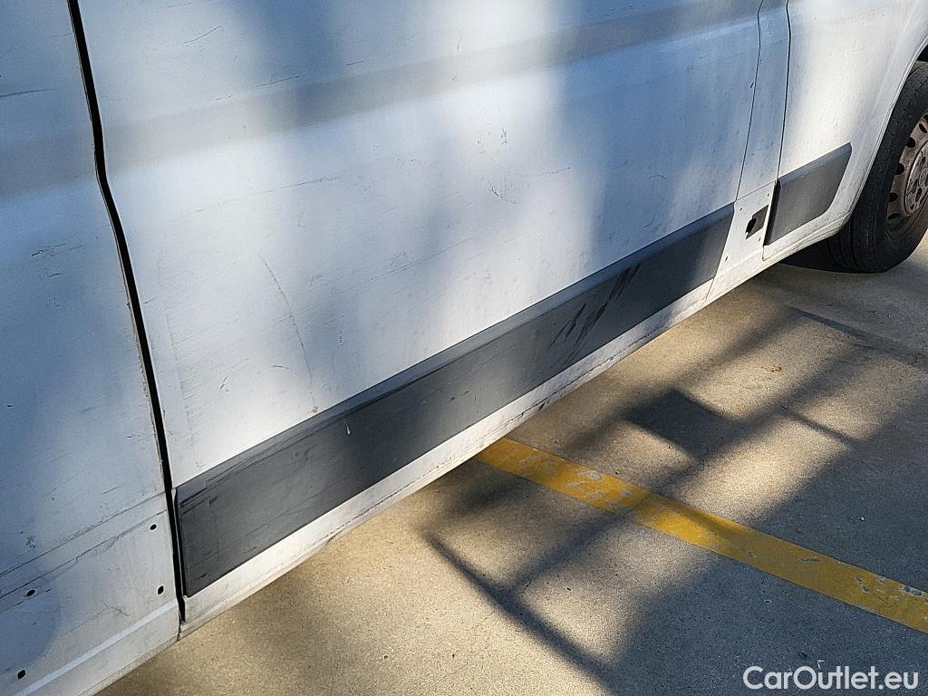  Fiat  Ducato FIAT  / 2014 / 4P / furgón 35 2.3 Multijet Furgón Largo Alto 96kW #75