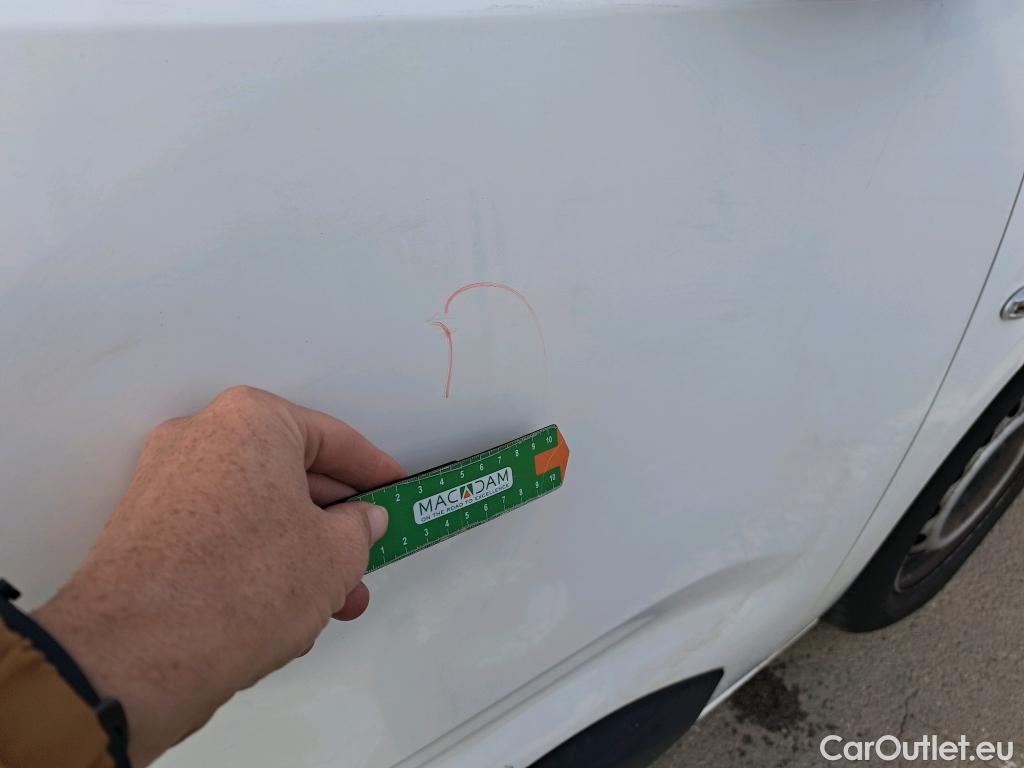  Citroen  Berlingo CITROEN  / 2018 / 4P / combi Talla M BlueHDi 100 S&S LIVE (AC) #13