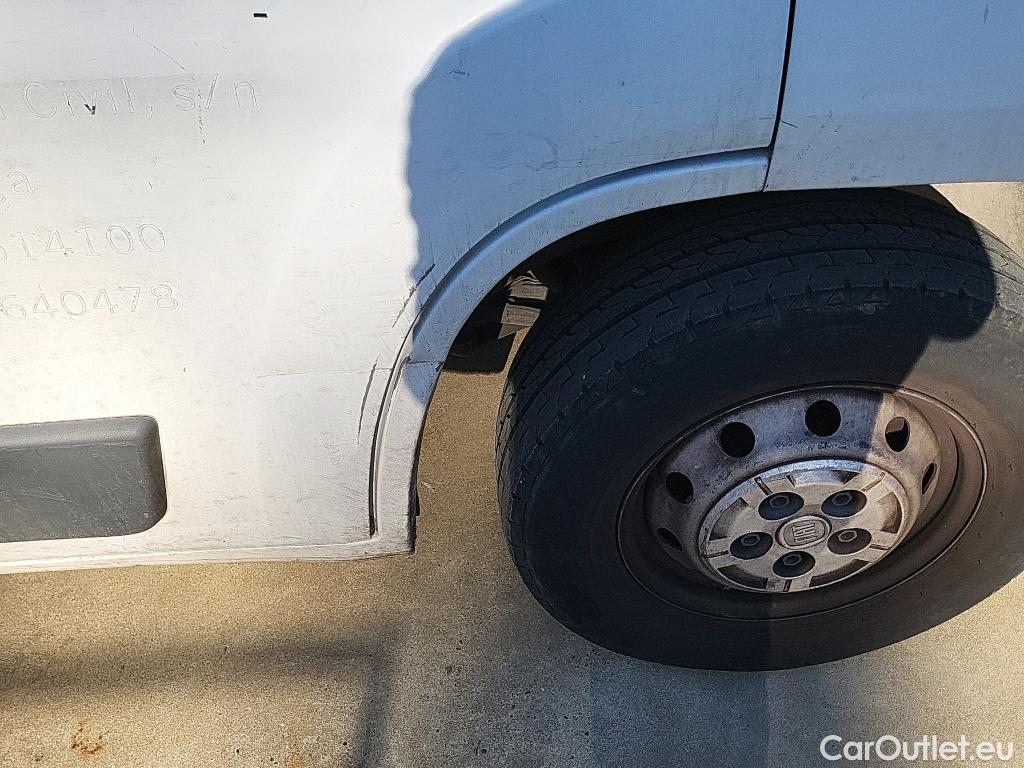  Fiat  Ducato FIAT  / 2014 / 4P / furgón 35 2.3 Multijet Furgón Largo Alto 96kW #47