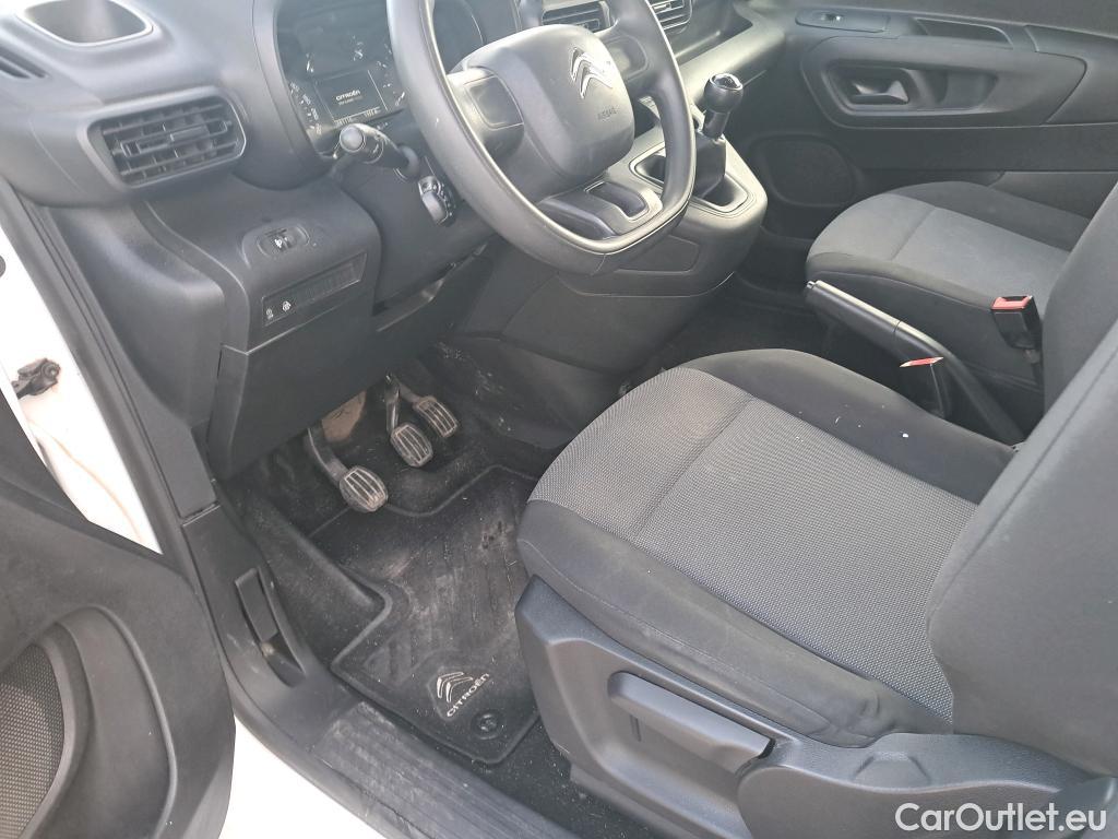  Citroen  Berlingo CITROEN  / 2018 / 4P / combi Talla M BlueHDi 100 S&S LIVE (AC) #17