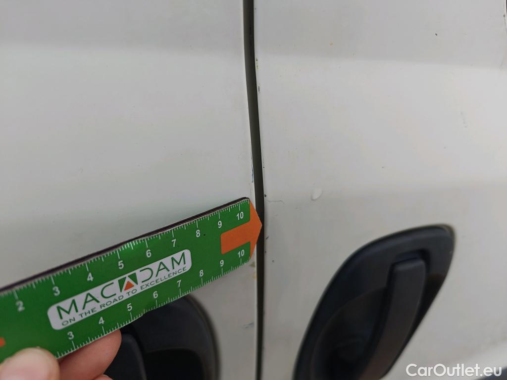  Fiat  Doblo FIAT Doblò Cargo/2015/4P/furgón derivado de turismo Cargo Maxi SX 1.6 Mjet 78kW (105CV) #30