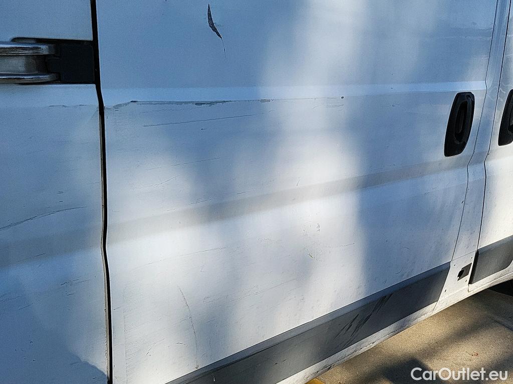  Fiat  Ducato FIAT  / 2014 / 4P / furgón 35 2.3 Multijet Furgón Largo Alto 96kW #23