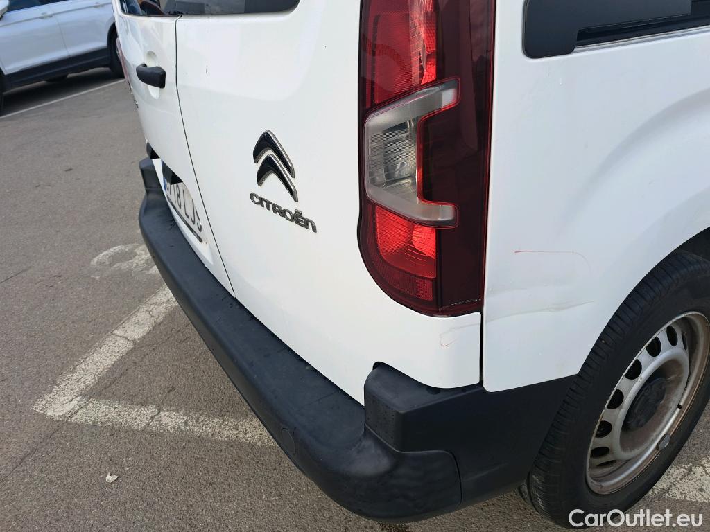  Citroen  Berlingo CITROEN  / 2018 / 4P / combi Talla M BlueHDi 100 S&S LIVE (AC) #32
