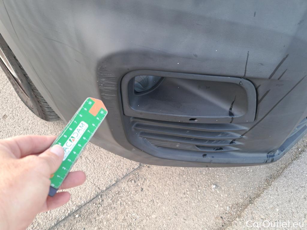  Citroen  Berlingo CITROEN  / 2018 / 4P / combi Talla M BlueHDi 100 S&S LIVE (AC) #19