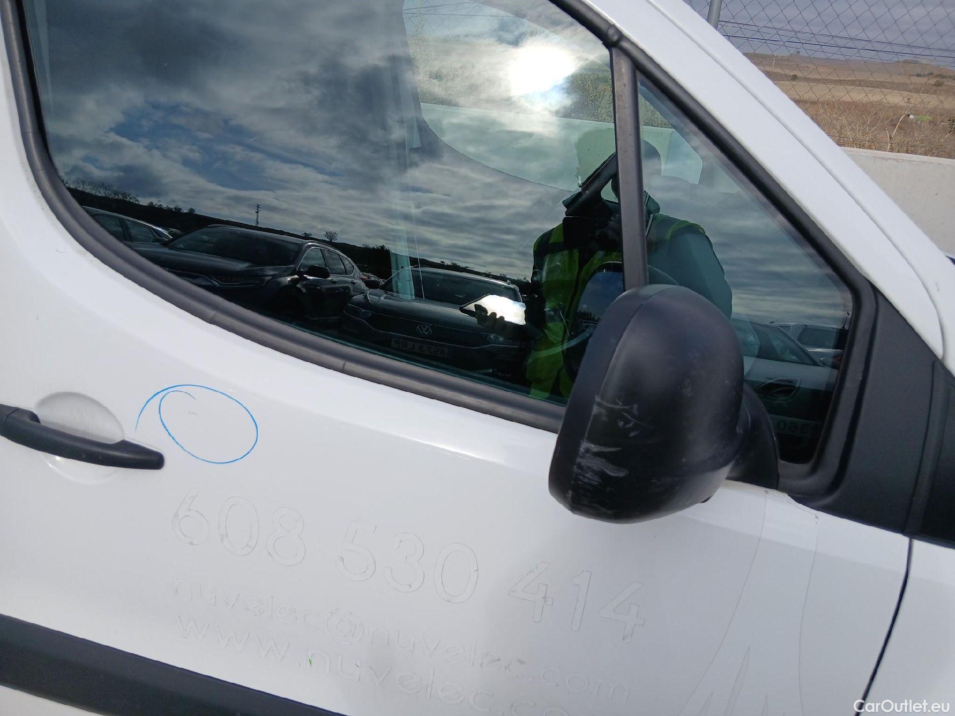  Citroen  Berlingo CITROEN  / 2015 / 3P / furgón derivado de turismo BlueHDi 74KW (100CV) #37