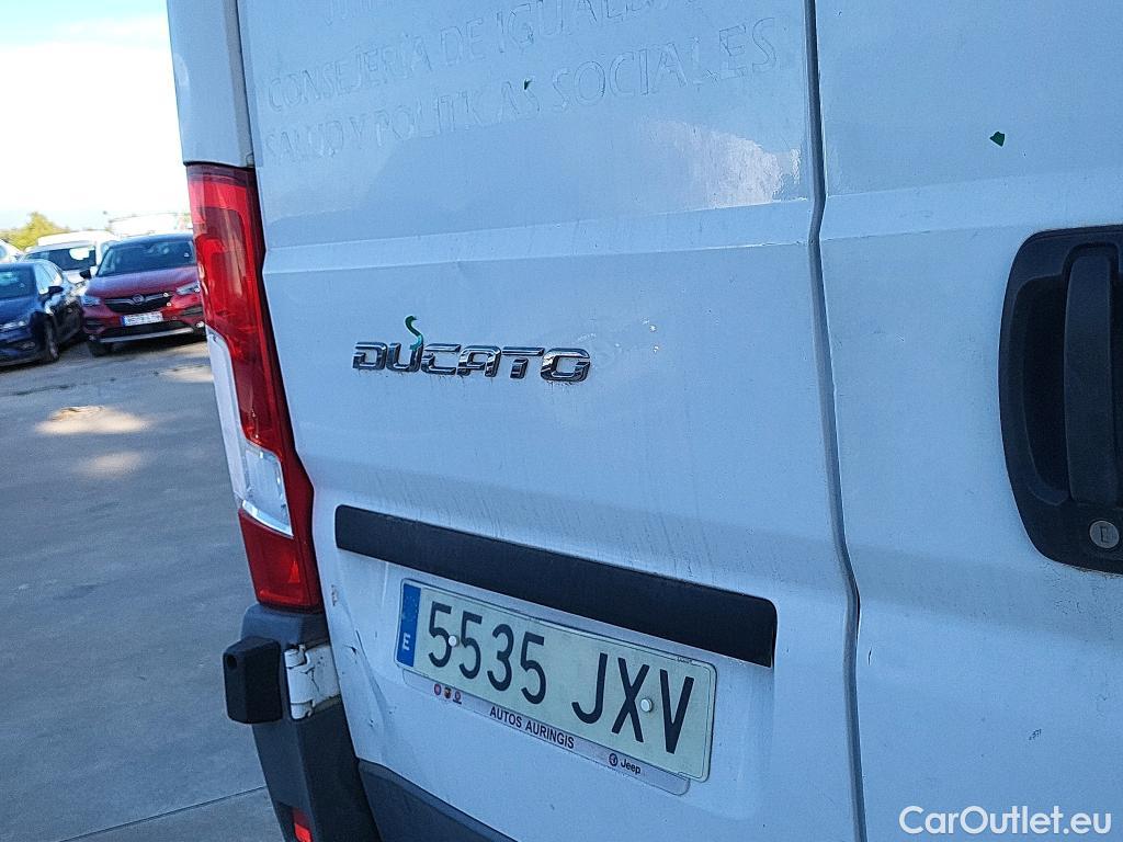  Fiat  Ducato FIAT  / 2014 / 4P / furgón 35 2.3 Multijet Furgón Largo Alto 96kW #25