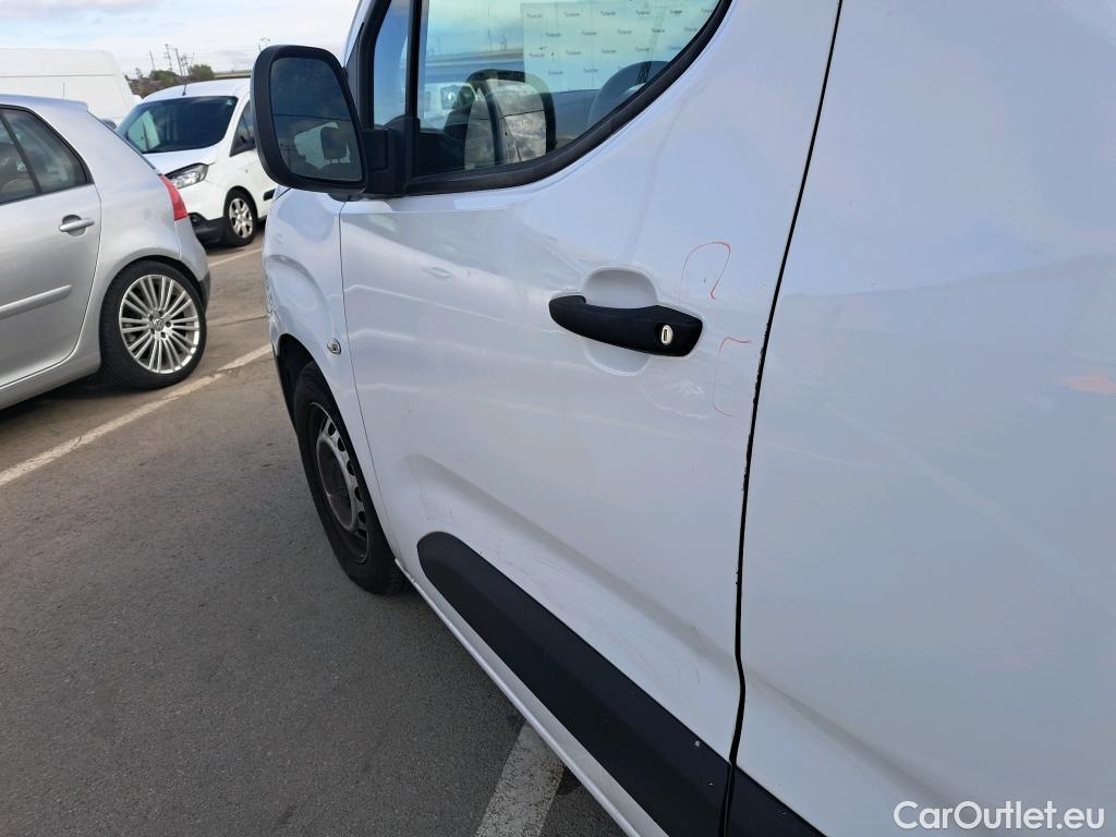  Citroen  Berlingo CITROEN  / 2018 / 4P / combi Talla M BlueHDi 100 S&S LIVE (AC) #10