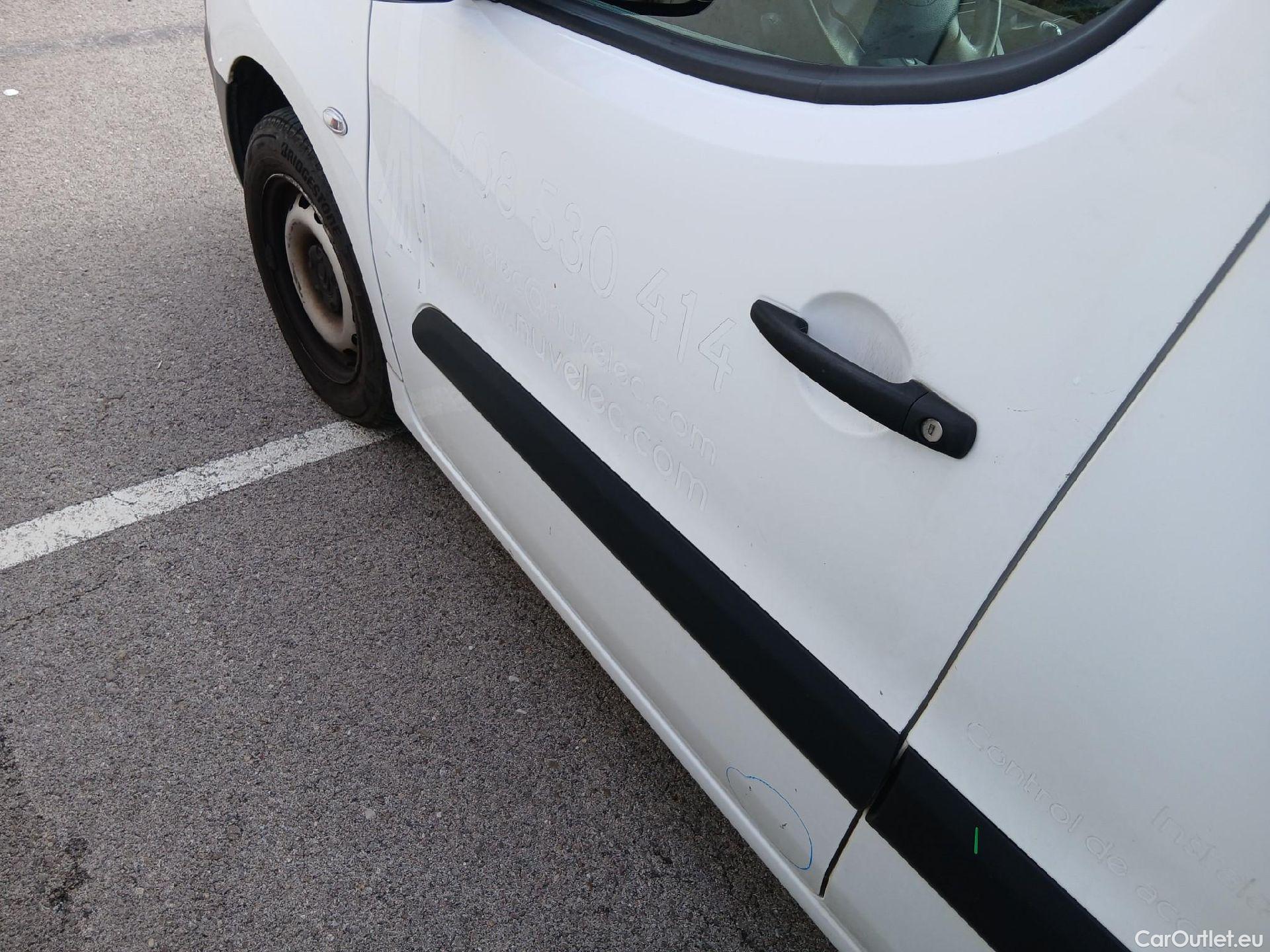  Citroen  Berlingo CITROEN  / 2015 / 3P / furgón derivado de turismo BlueHDi 74KW (100CV) #30