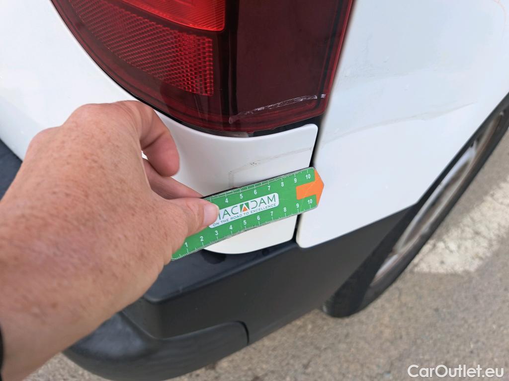  Citroen  Berlingo CITROEN  / 2018 / 4P / combi Talla M BlueHDi 100 S&S LIVE (AC) #33