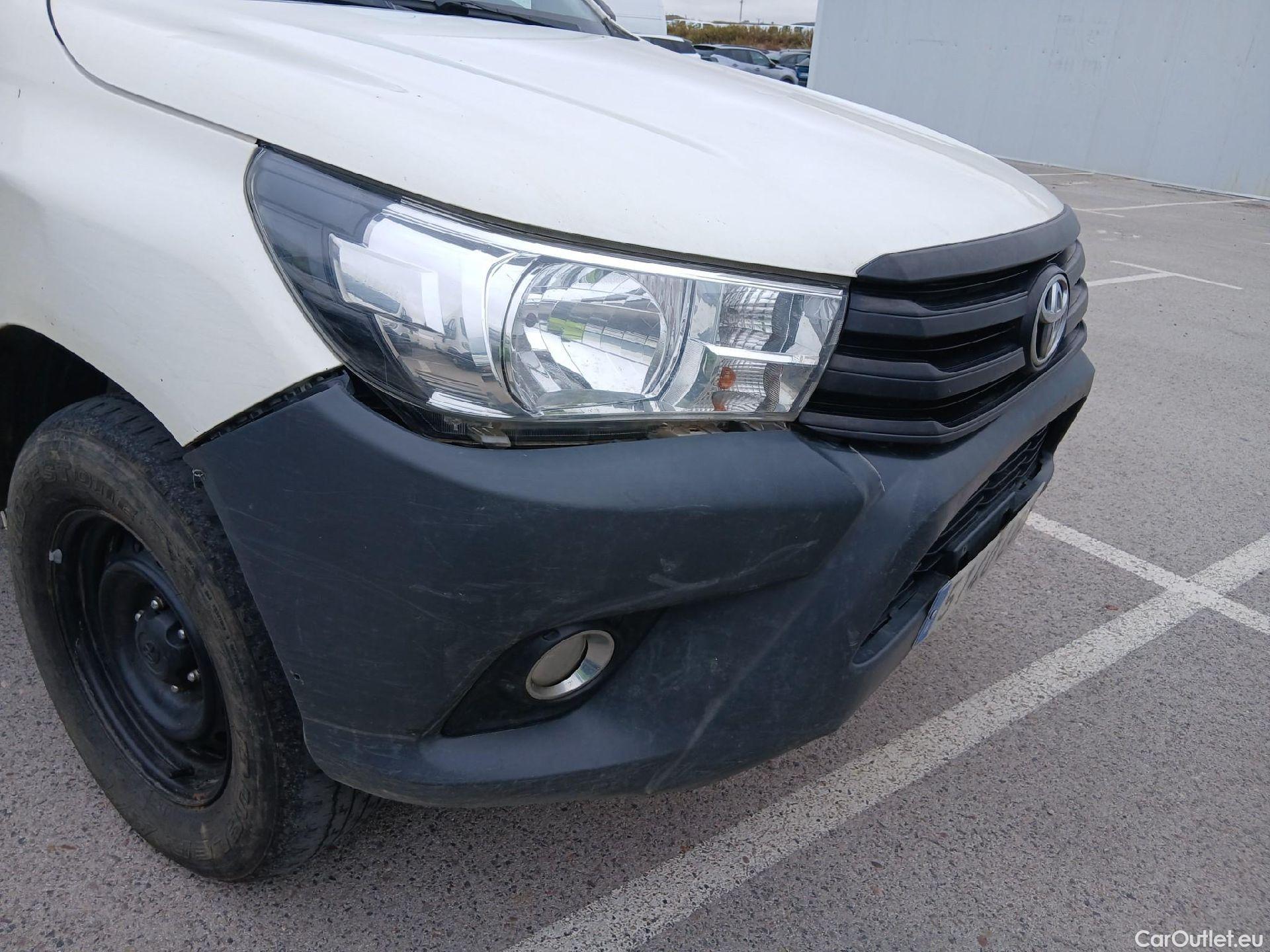  Toyota  Hilux TOYOTA  / 2016 / 4P / pickup 2.4 D-4D Cabina Doble GX #17