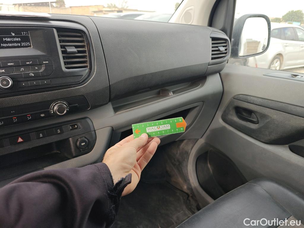  Opel  Vivaro OPEL  / 2019 / 4P / furgón 1.5 Diésel 74kW(100CV)M Std Exp #61