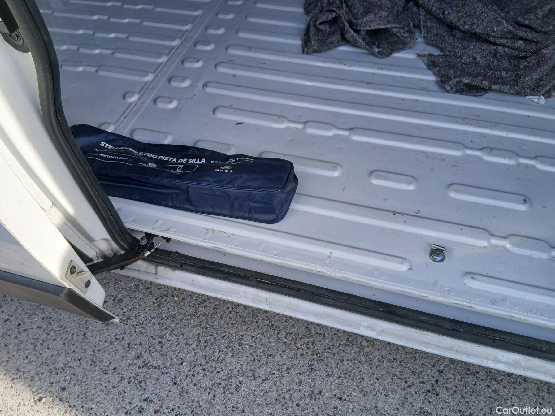  Opel  Movano OPEL  / 2021 / 4P / Furgón Base L2H2 3.5T 2.2 BHDi 88kW #14